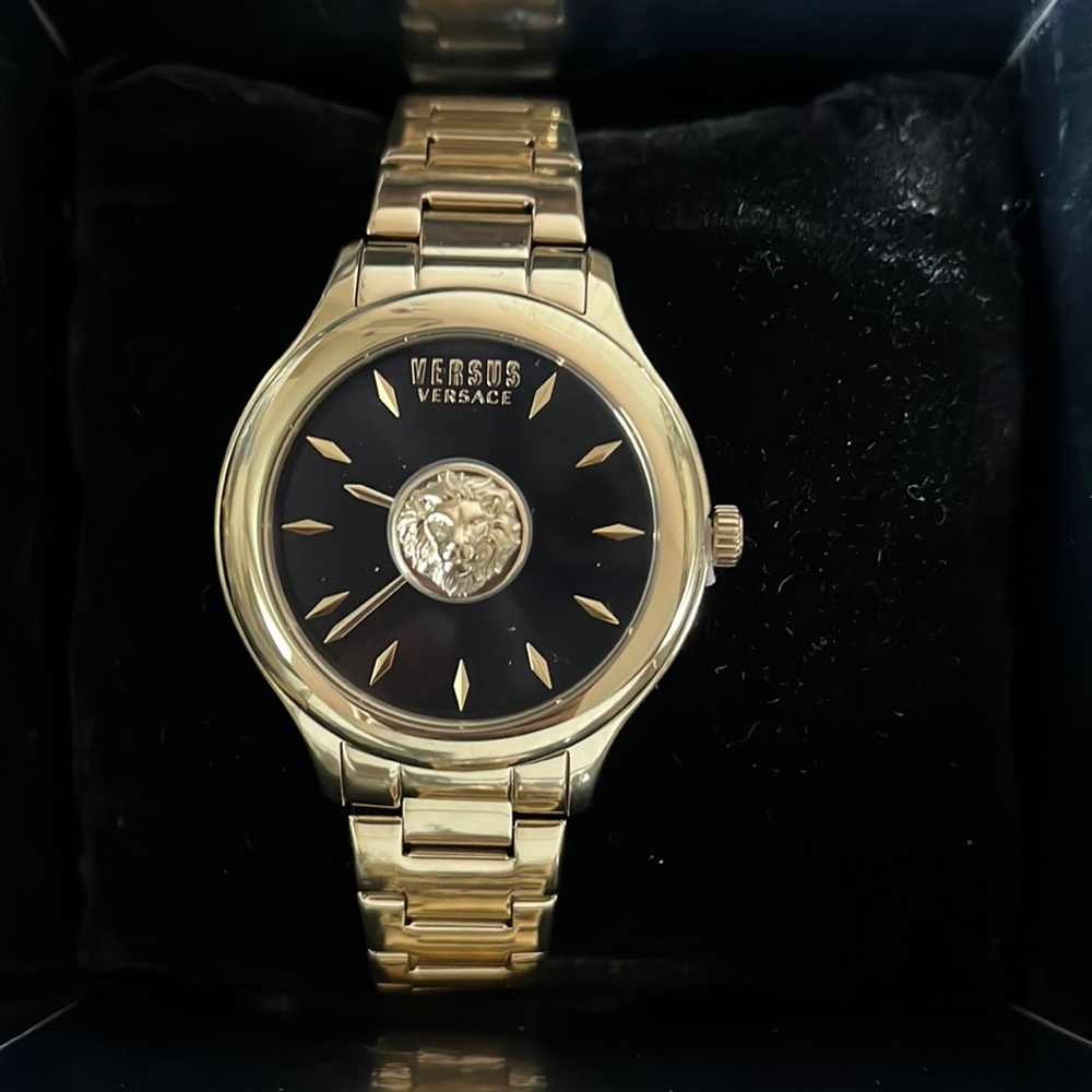 Versace watch🖤